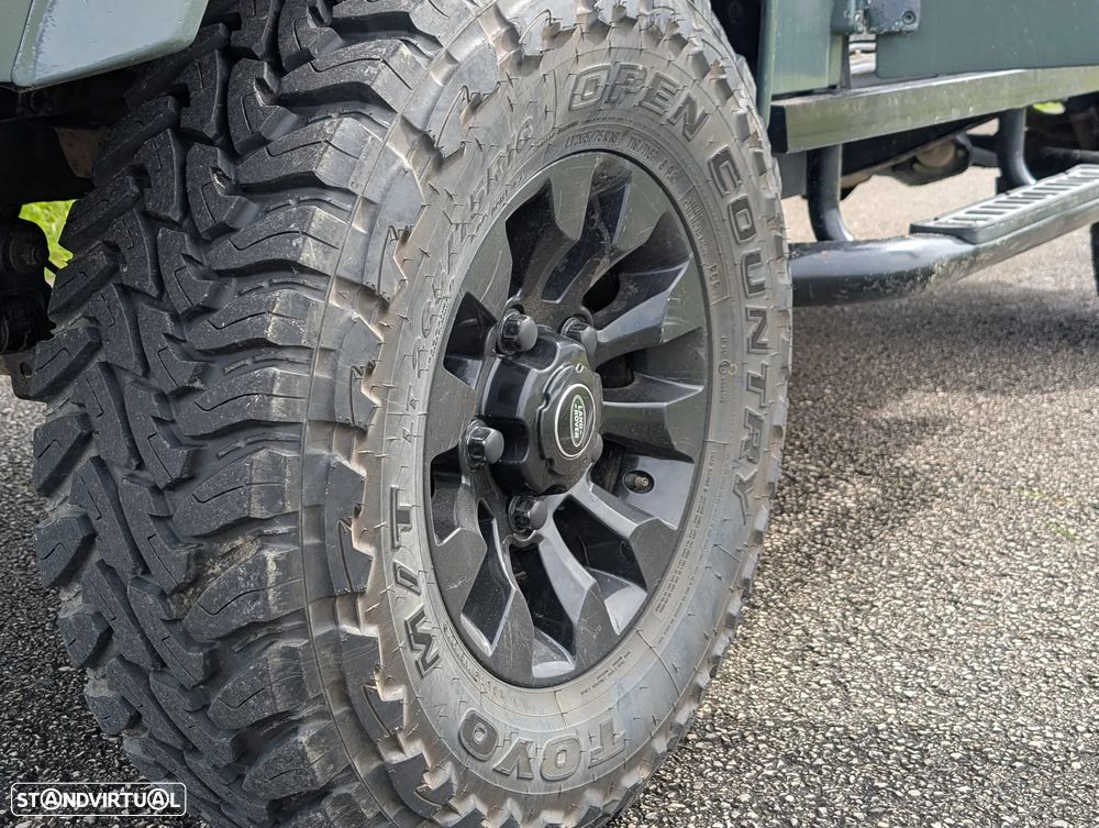 Land Rover Defender - 12
