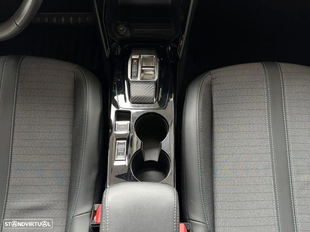 Peugeot 2008 1.5 BlueHDi Allure EAT8 - 22