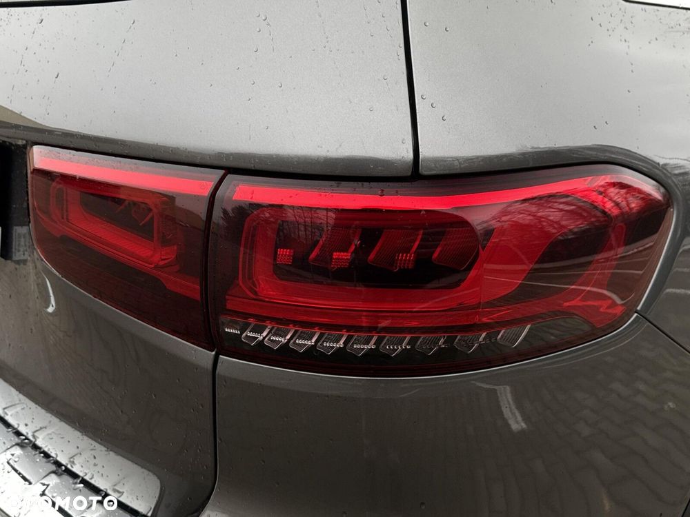 Mercedes-Benz GLB - 13