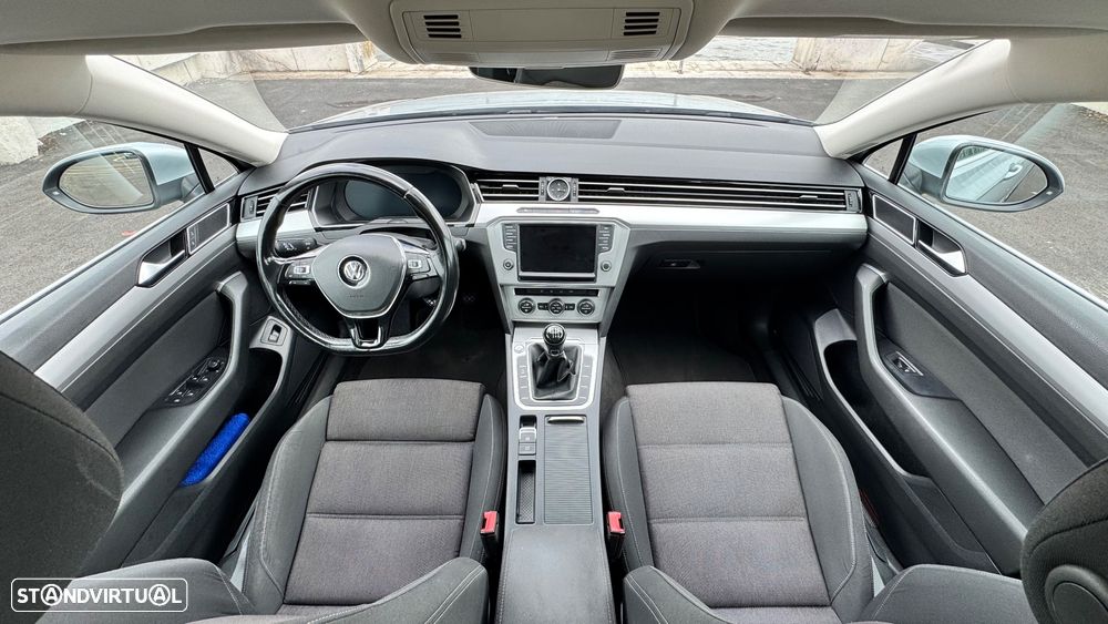 VW Passat Variant 1.6 TDI BlueMotion - 22