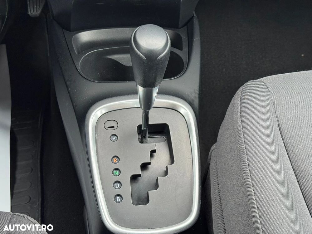 Toyota Yaris 1.5 VVT-i HSD Dynamic Bi-tone - 13