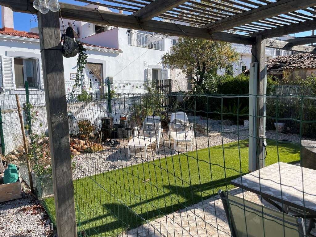Moradia T3 Magnificamente Renovada com Jacuzzi no Coração de Salir