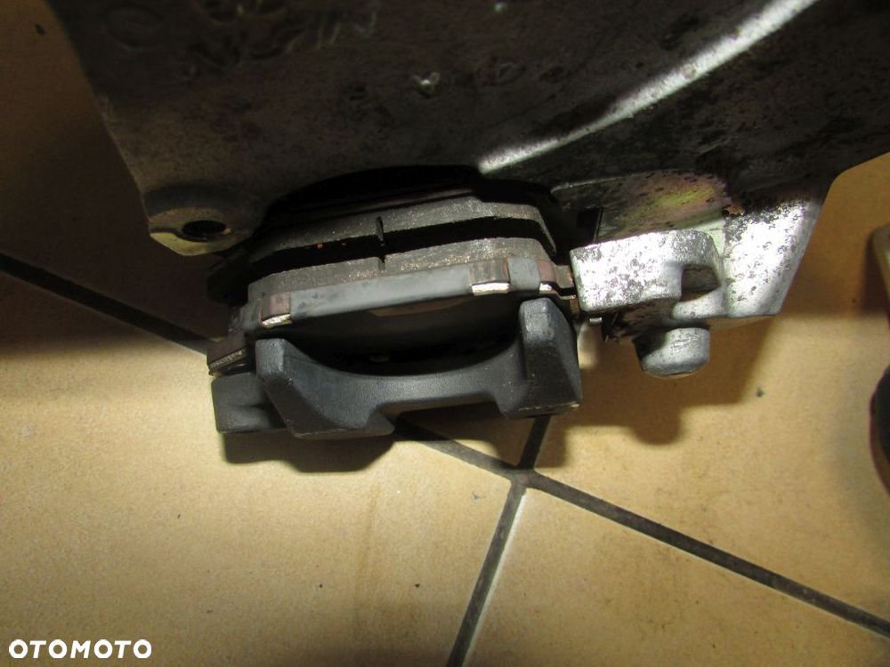 Suzuki SV 650 03-09 zacisk pompy hamulcowej tył - 2