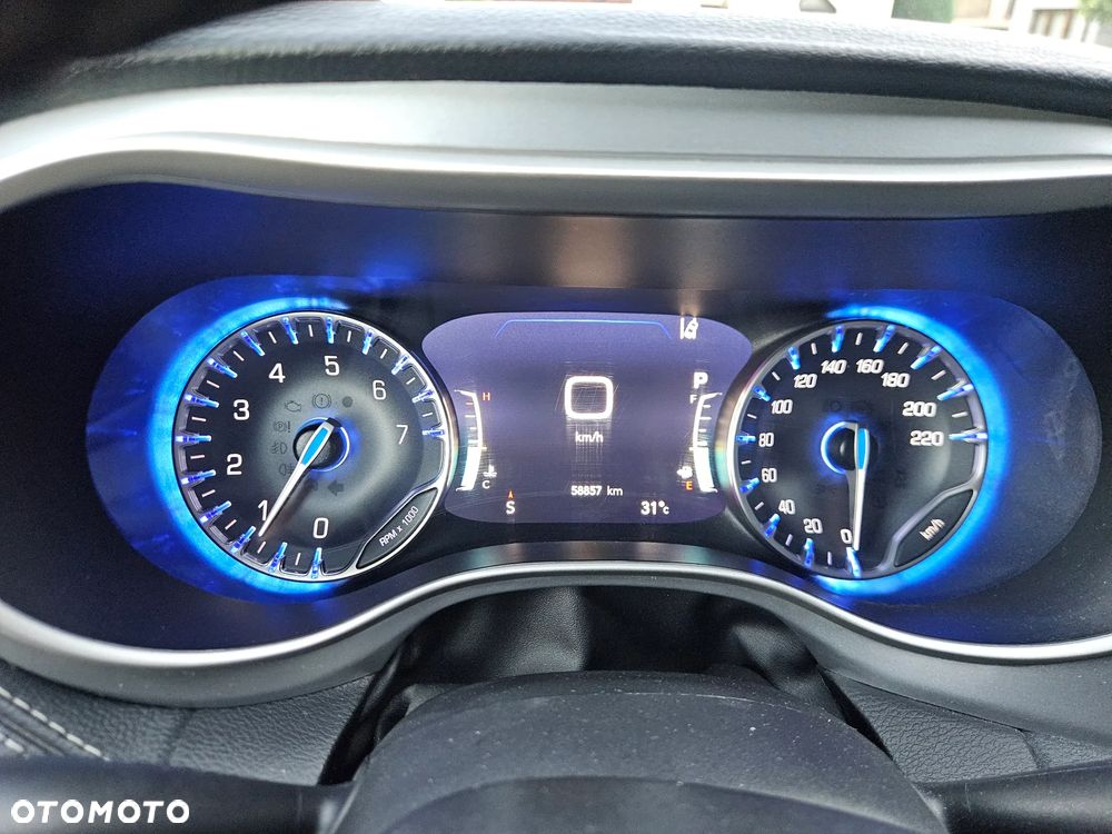 Chrysler Pacifica - 17