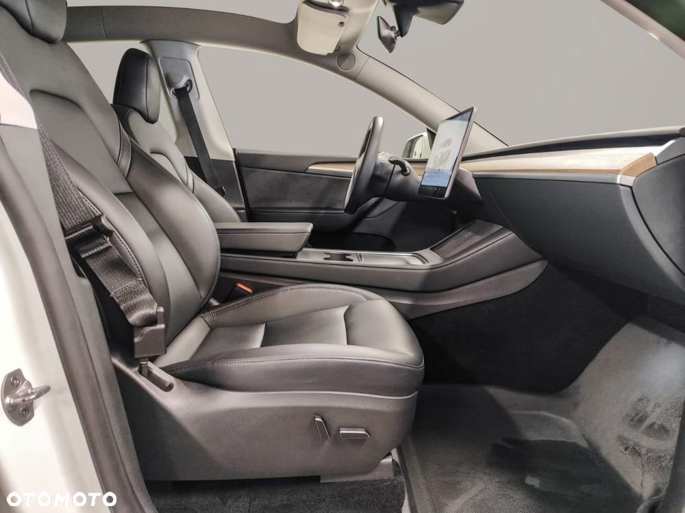 Tesla Model Y Performance Dual Motor AWD - 27