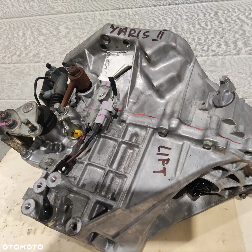 Toyota Yaris II 1,0 VVT-I skrzynia biegów - 2