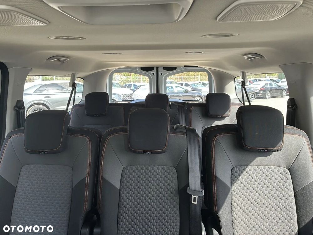 Volkswagen Caravelle - 20