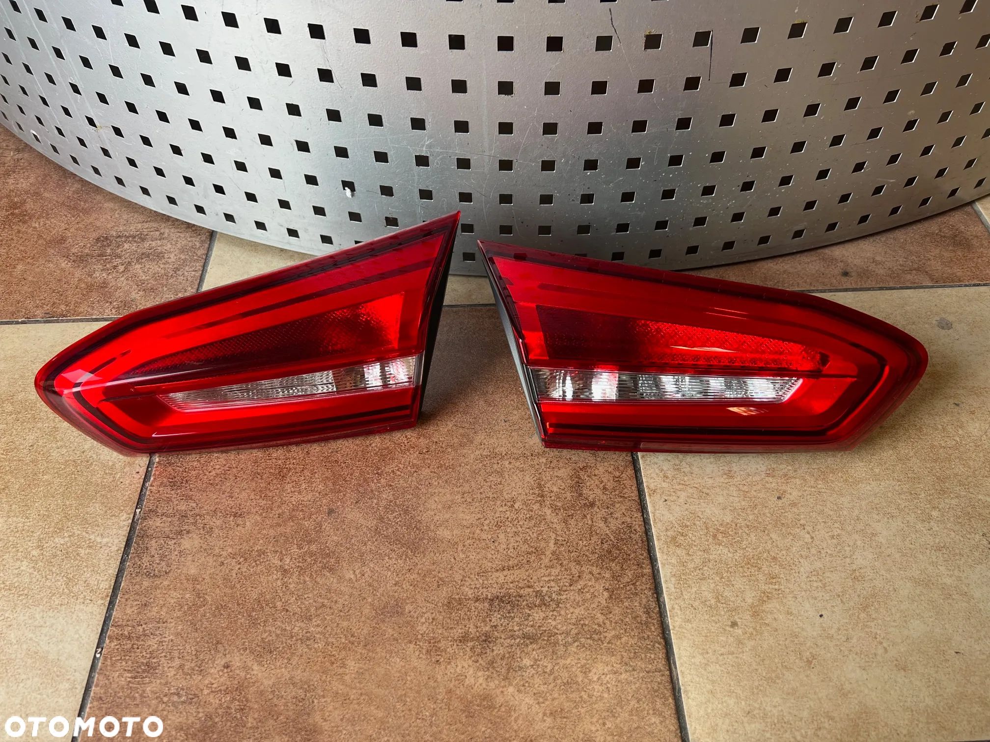 LAMPA PRAWA LEWA W KLAPĘ BAGAŻNIKA FORD FOCUS MK4 2018 - HTB HATCHBACK ORYGINAŁ SUPER STAN 2019 ROK JX7B-13A603-CC JX7B-13A602-CC - 1