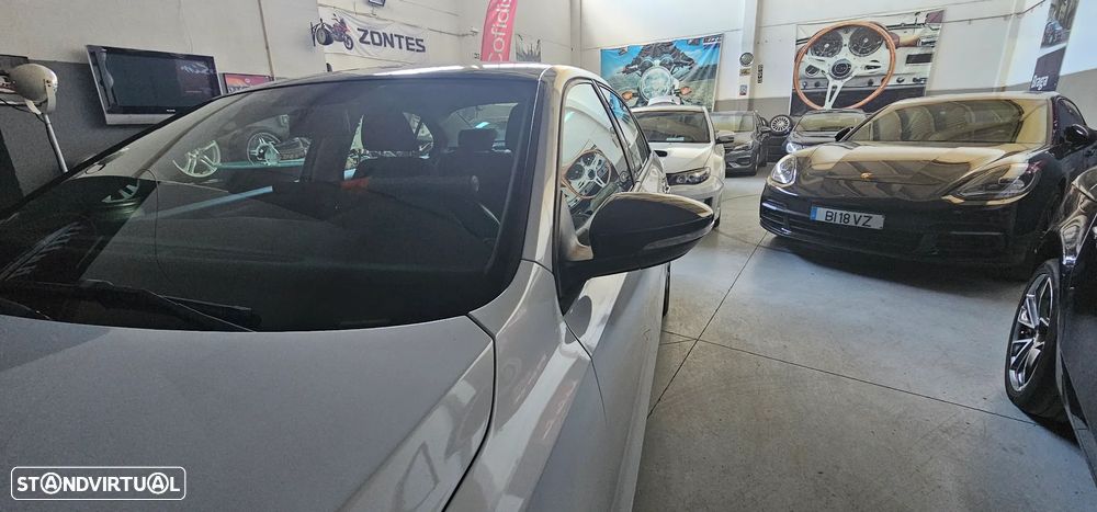 VW Jetta 2.0 TDI Confortline - 31
