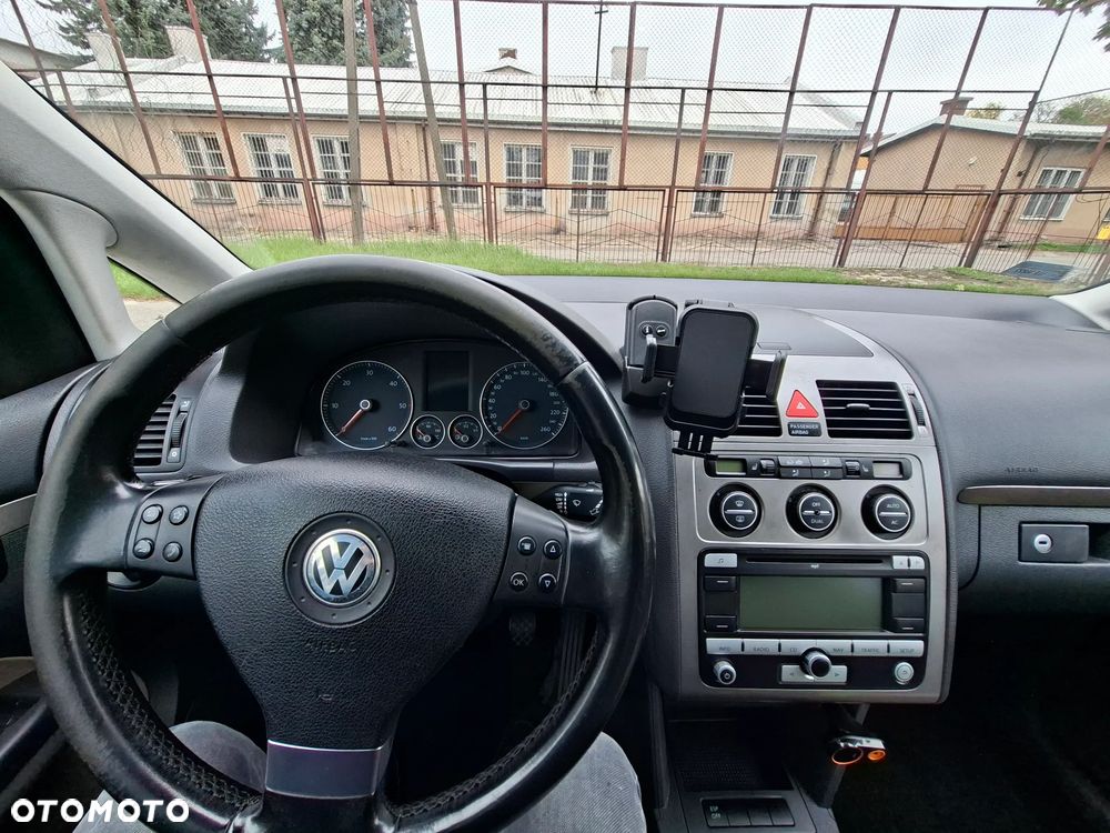 Volkswagen Touran - 18