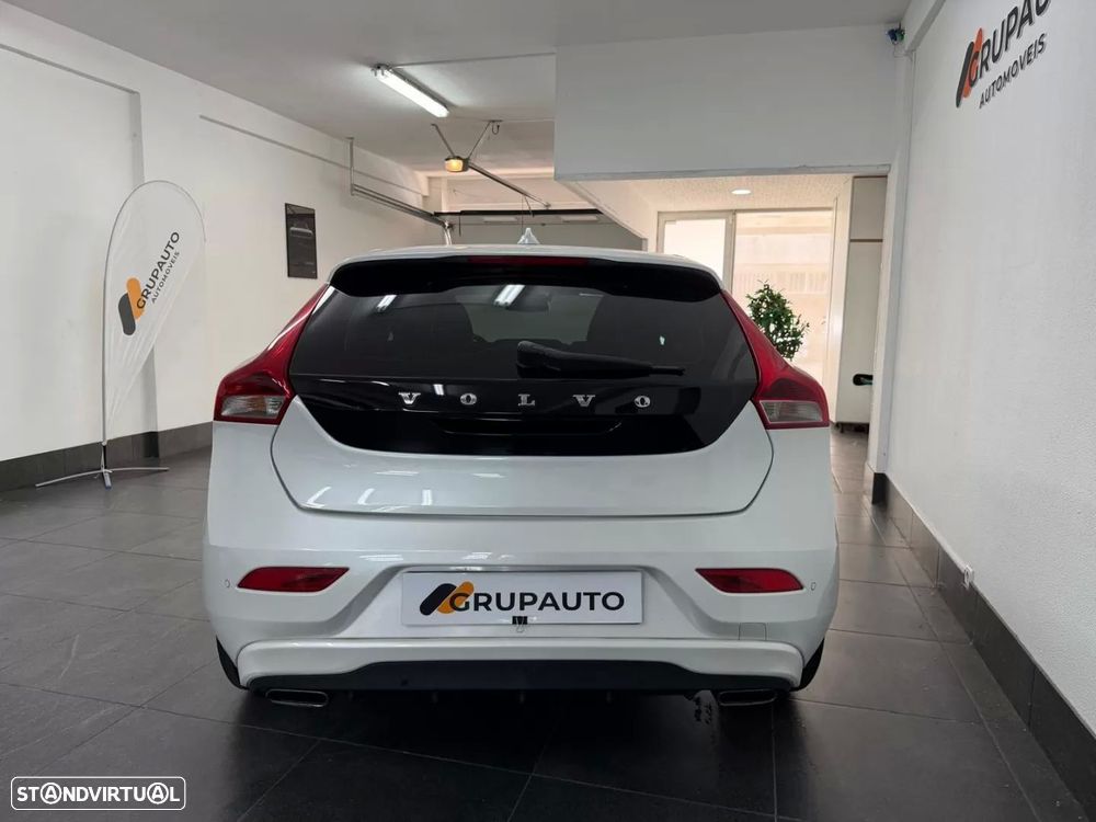 Volvo V40 D2 Momentum - 4