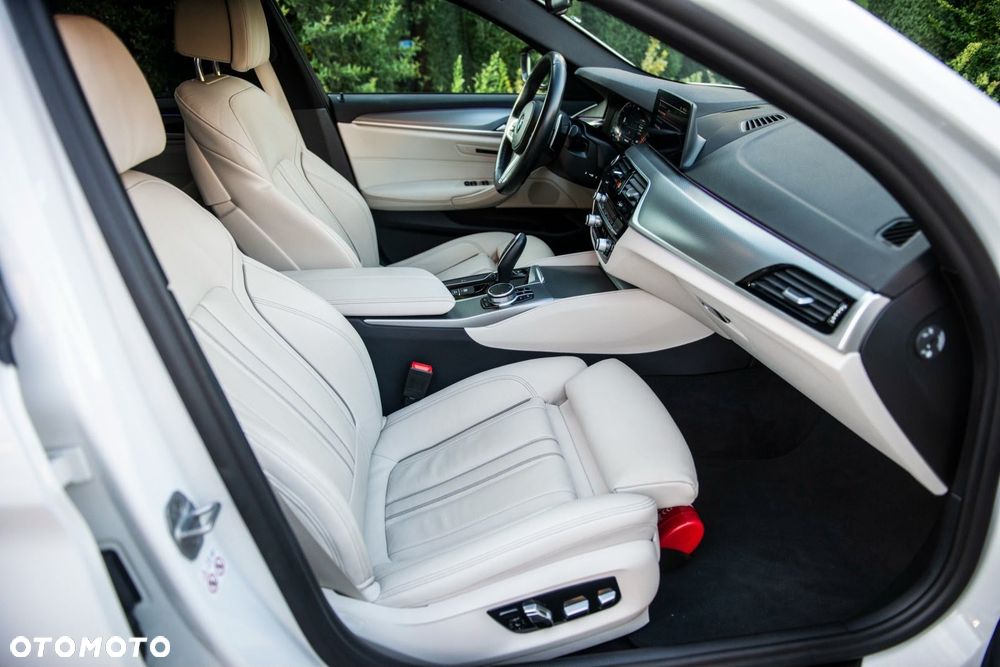 BMW Seria 5 520d xDrive MHEV M Sport sport - 17