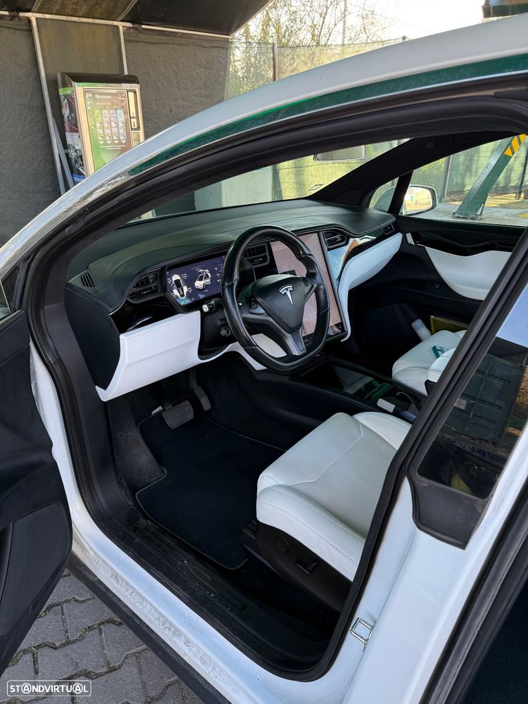 Tesla Model X 100D - 11