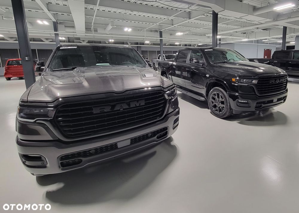 RAM 1500 5.7 Crew Cab Shortbed Laramie Black - 13