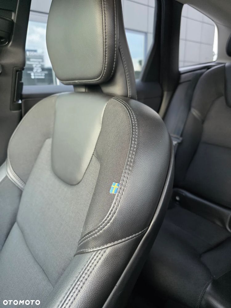Volvo XC 60 T4 Momentum Pro - 31