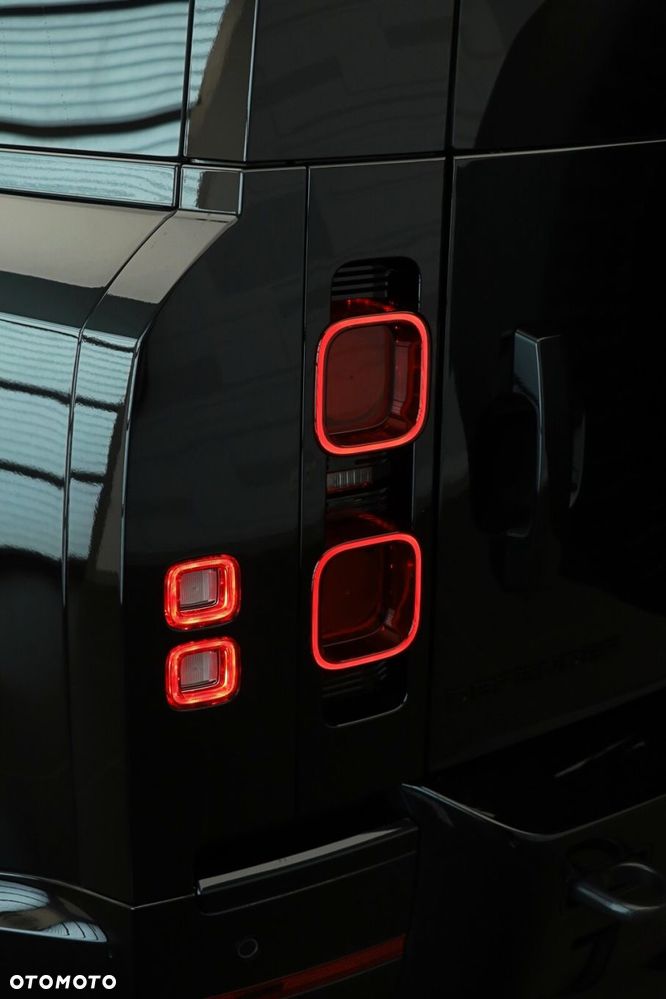 Land Rover Defender - 4