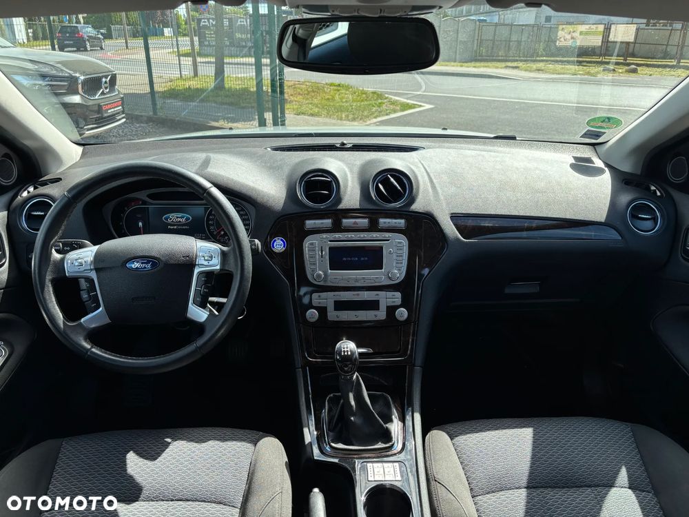 Ford Mondeo 2.0 Ghia - 16