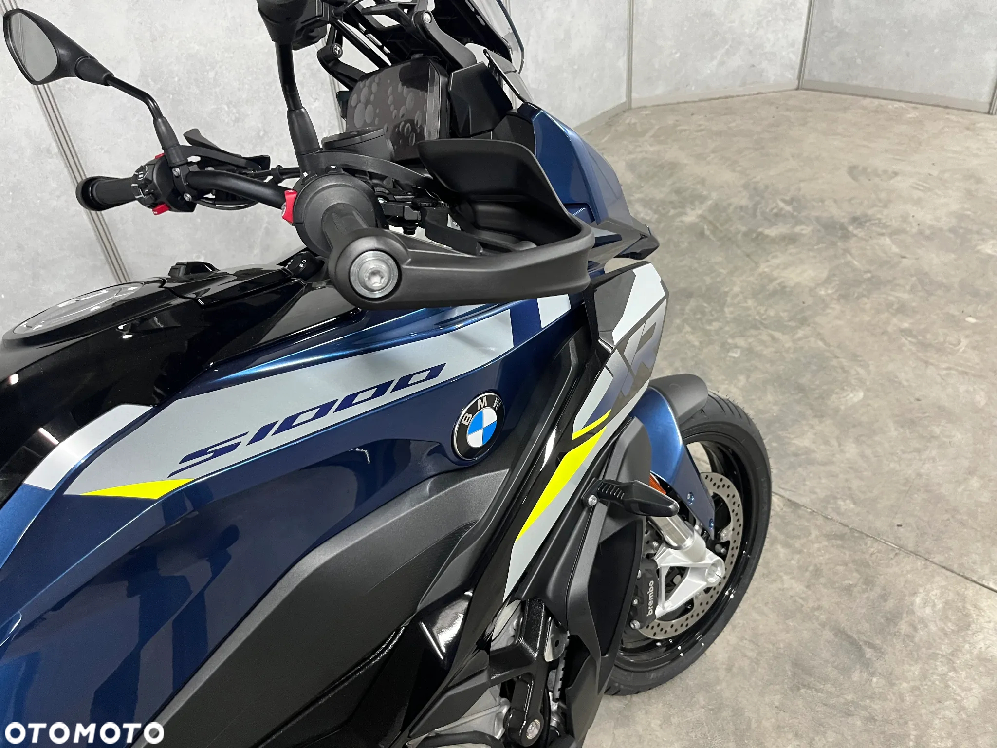 BMW XR - 10