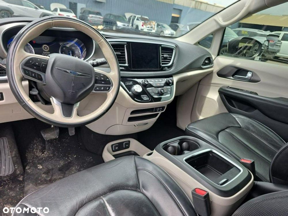 Chrysler Pacifica - 10