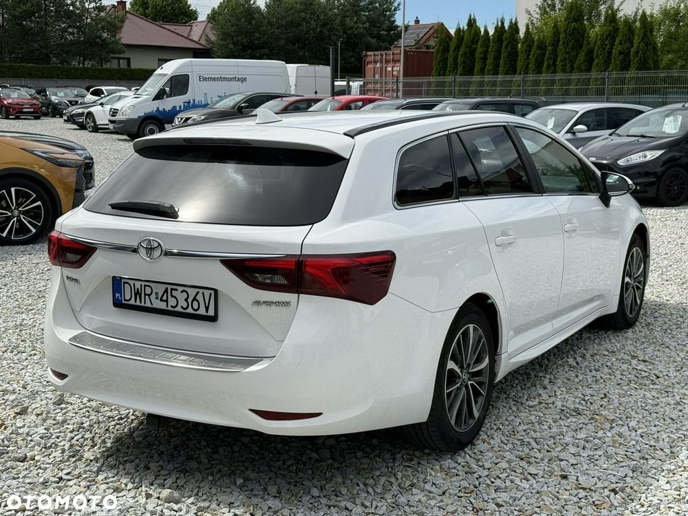 Toyota Avensis 1.6 D-4D Premium - 9