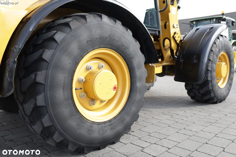 Caterpillar CAT 906M - 22