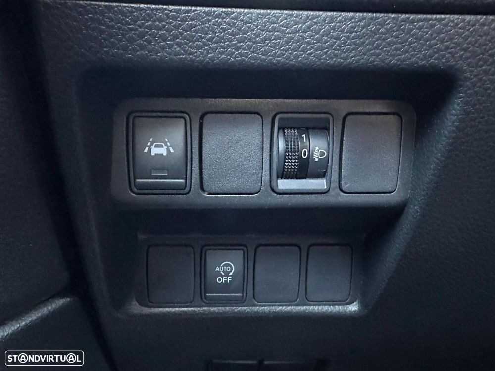 Nissan Qashqai 1.5 dCi N-Connecta J18+Led - 35