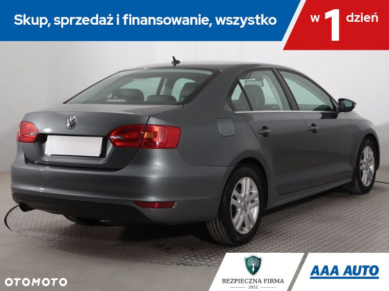 Volkswagen Jetta - 6