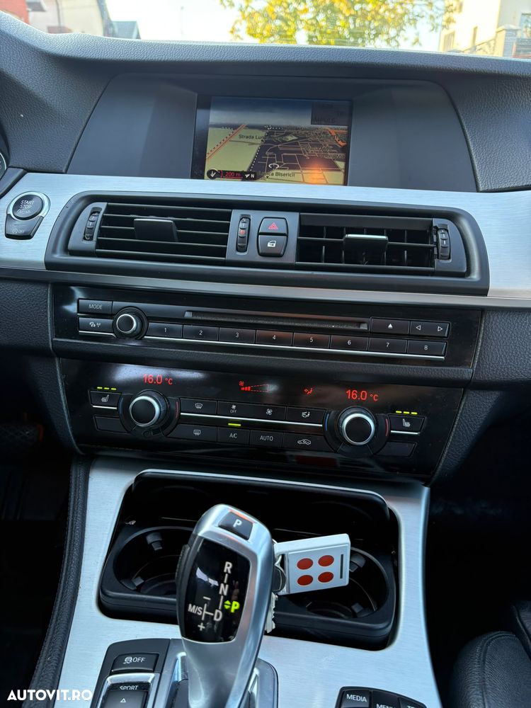 BMW Seria 5 525d xDrive AT - 13