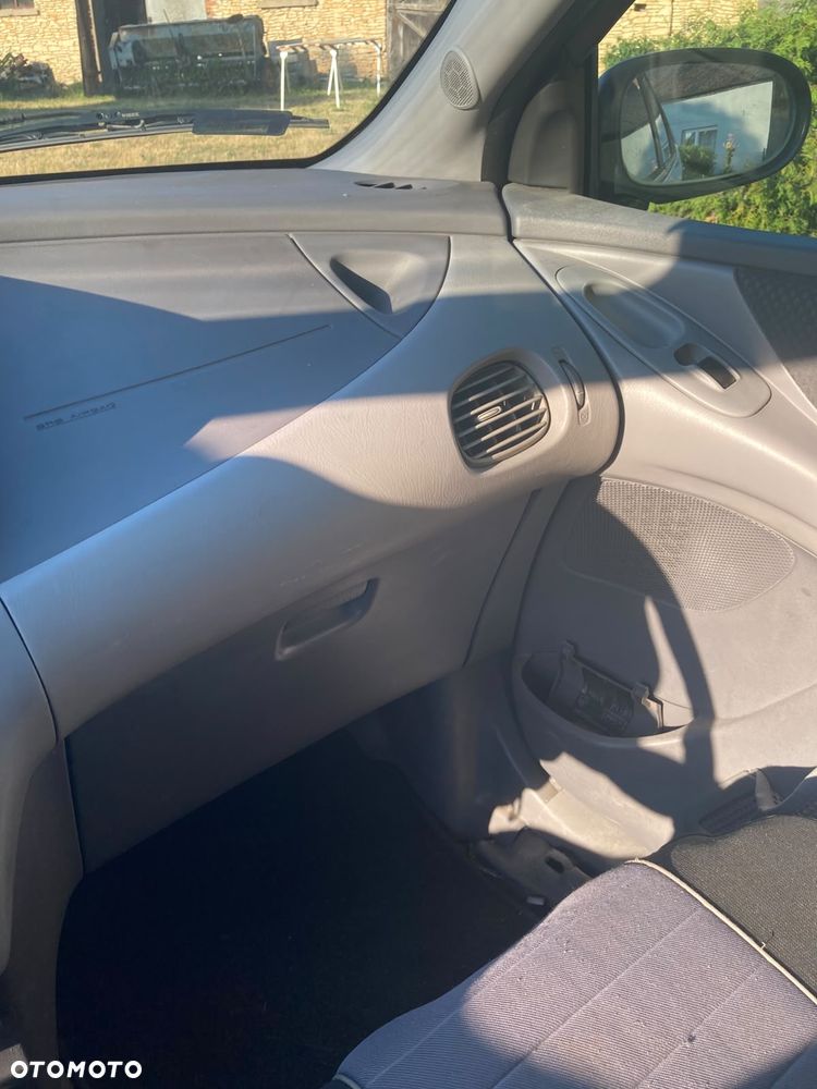 Nissan Almera - 31