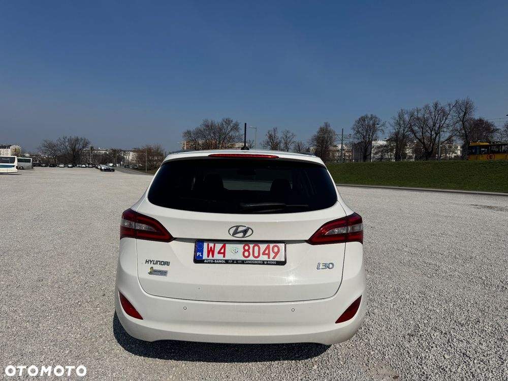 Hyundai i30 1.6 CRDi Fifa World Cup Edition - 4