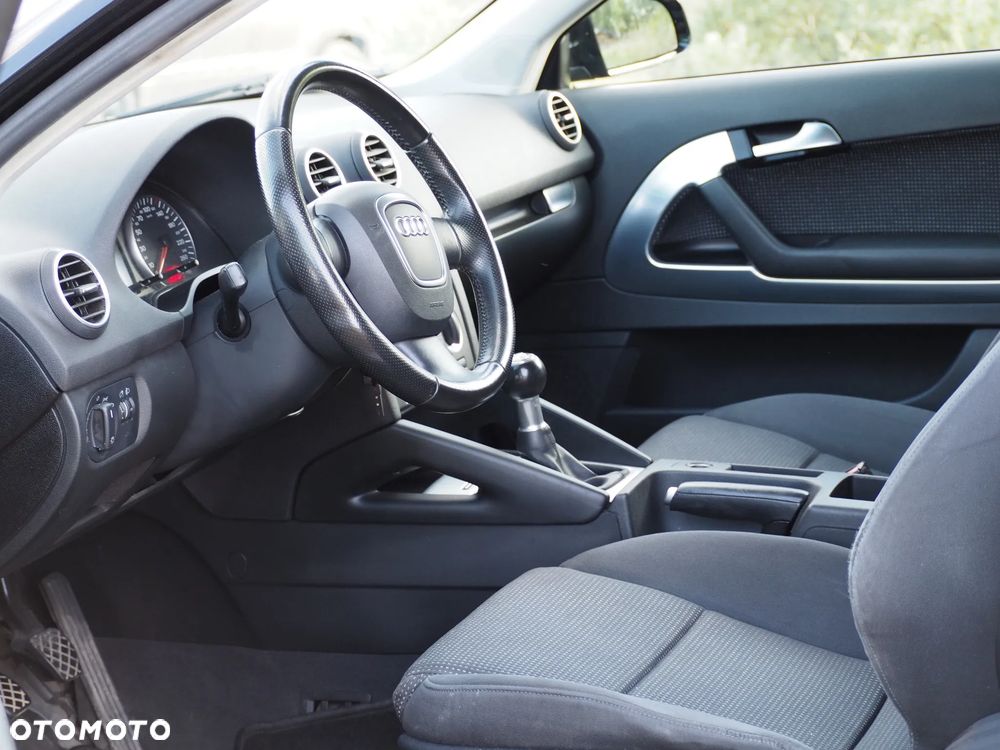 Audi A3 3-drzwiowe 1.6 Ambition - 9