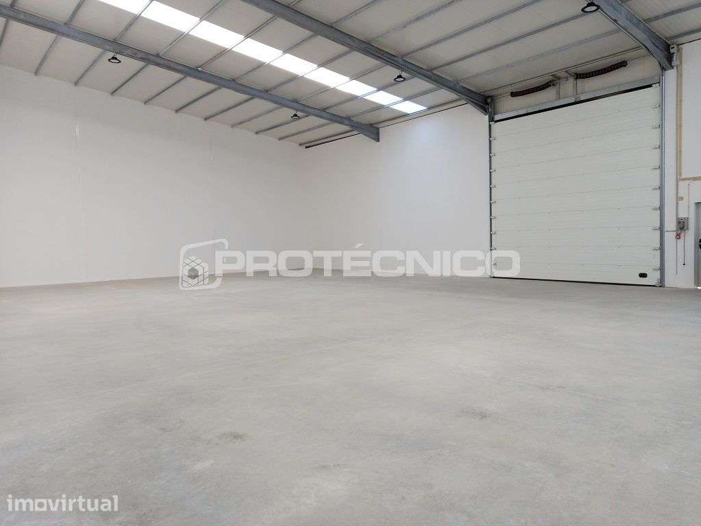 Armazém c/ 300m2 – Z. I. de Taboeira - Grande imagem: 3/6