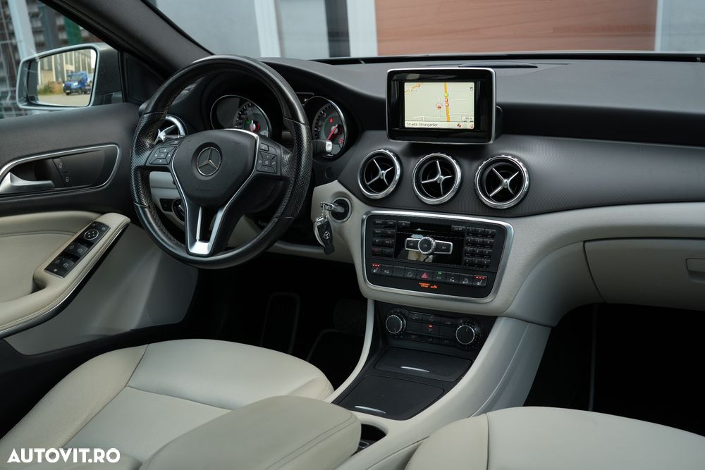 Mercedes-Benz GLA 220 d 4MATIC 7G-DCT - 17