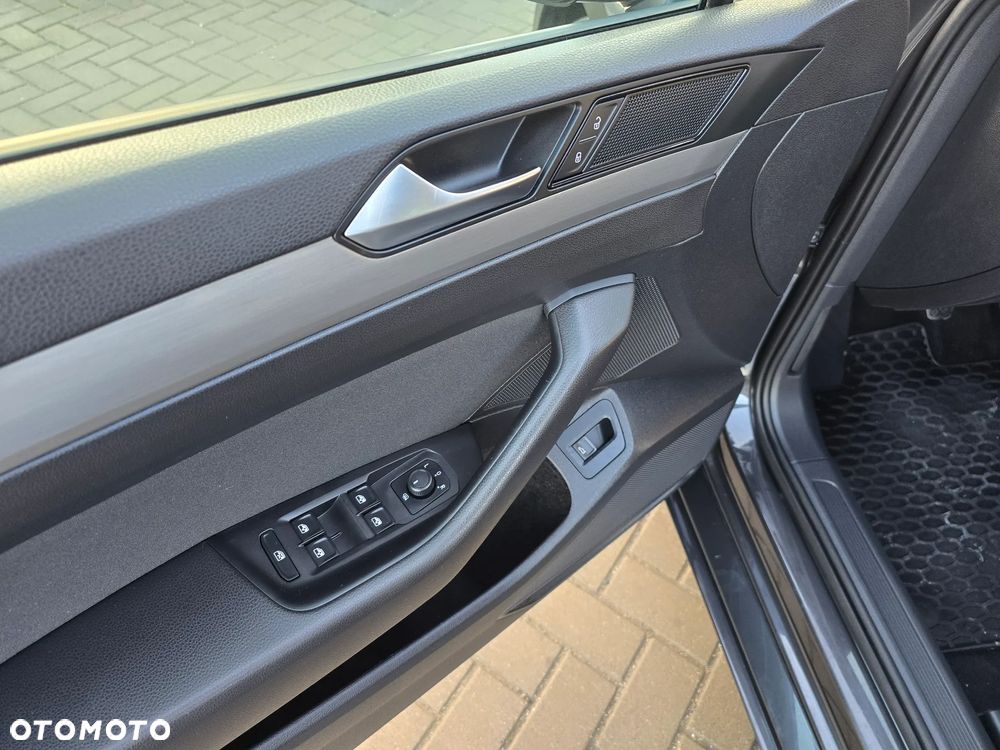 Volkswagen Passat Variant - 25