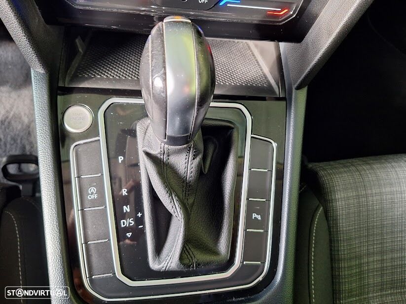 VW Passat Variant 2.0 TDi Business DSG - 31