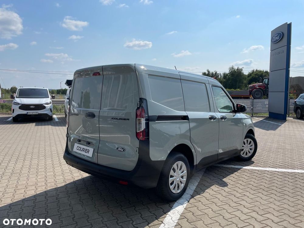 Ford Transit Courier - 12