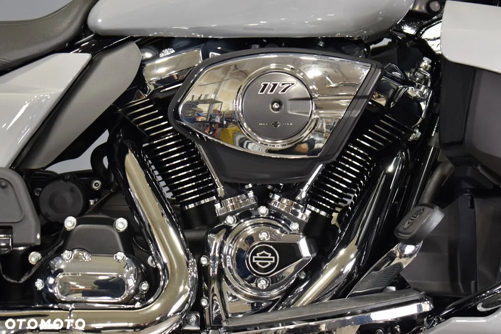 Harley-Davidson Touring Street Glide - 11