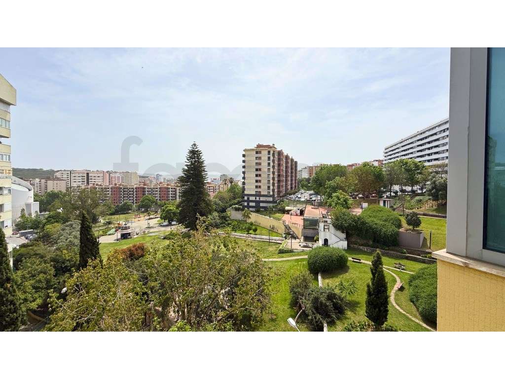 Apartamento T4 em Miraflores - Grande imagem: 3/41