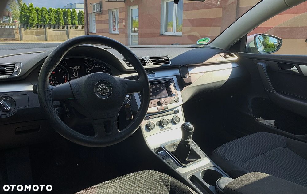 Volkswagen Passat 2.0 TDI DPF BlueMotion Technology Comfortline - 10