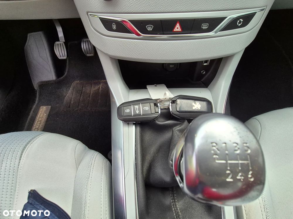 Peugeot 308 - 13
