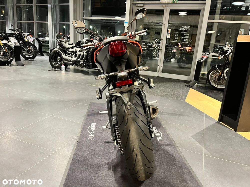 Triumph Street Triple - 14