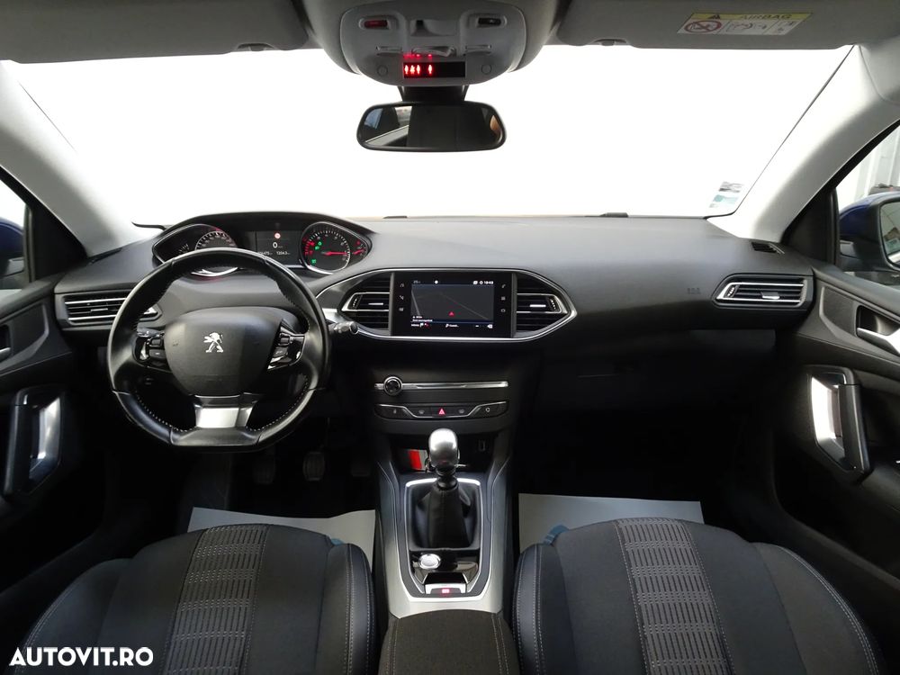 Peugeot 308 1.2 L PureTech Turbo S&S Allure - 3