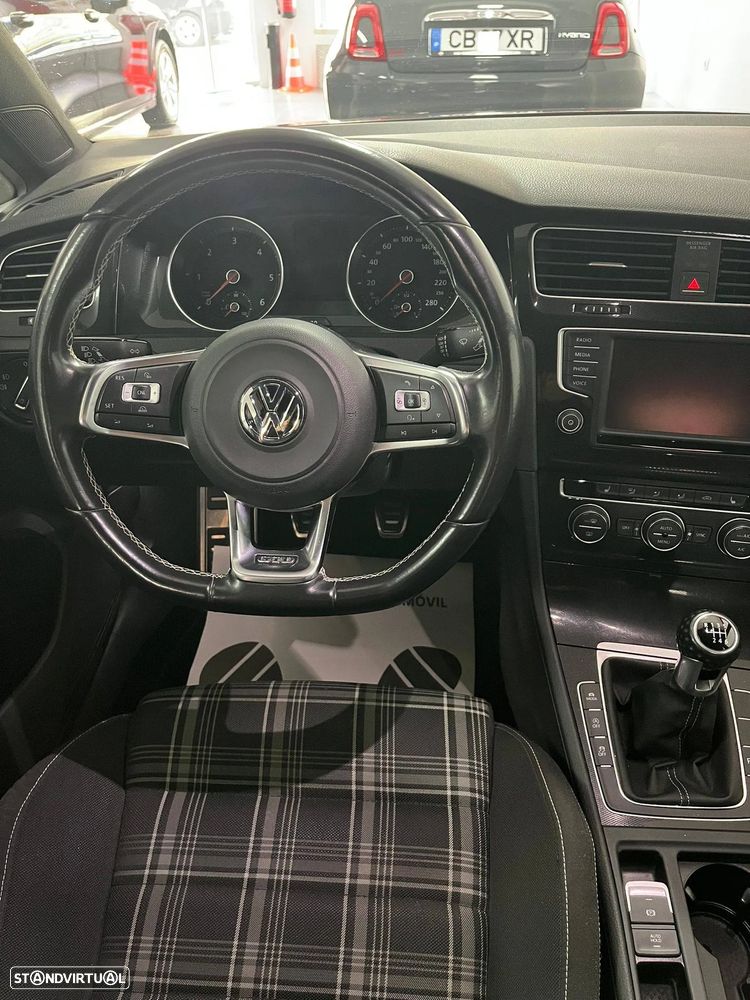VW Golf 2.0 TDI GTD - 8