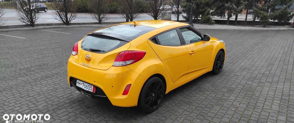 Hyundai Veloster - 11