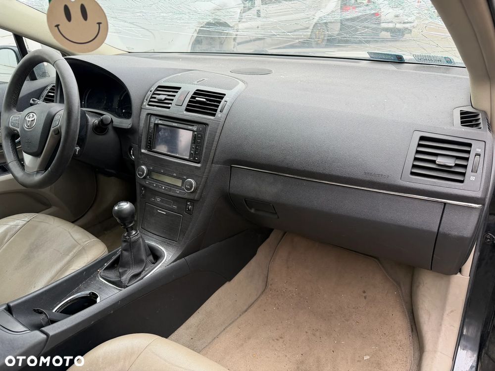 Toyota Avensis T27  2,2 D4D 09r przekładka deska konsola - 2