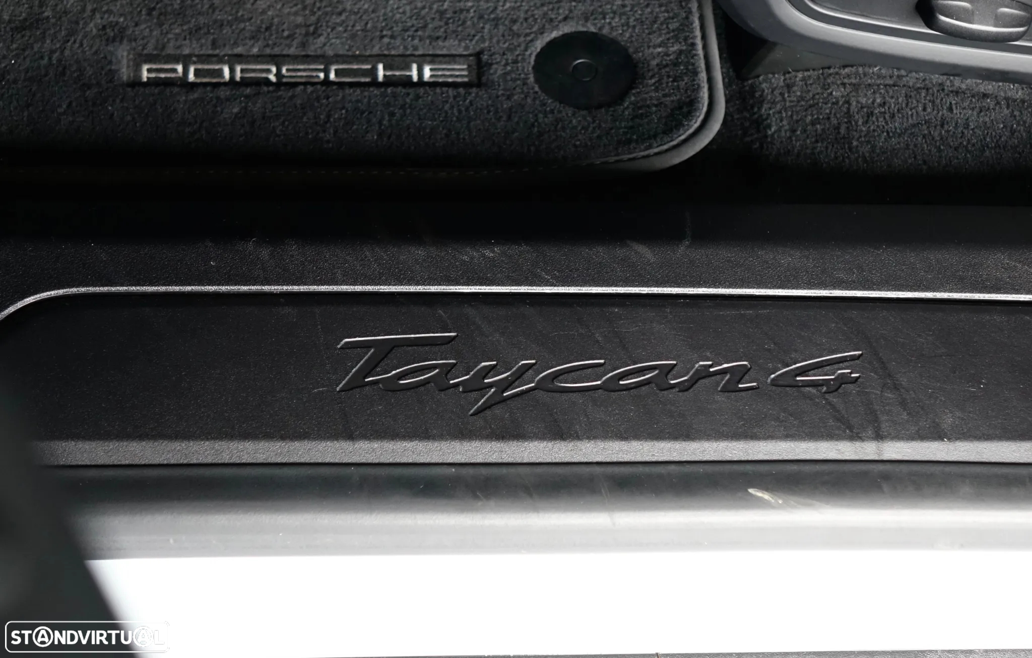 Porsche Taycan Cross Turismo 4 - 7