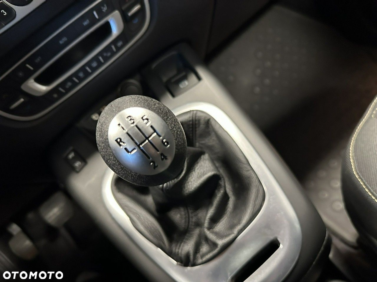Renault Grand Scenic - 12