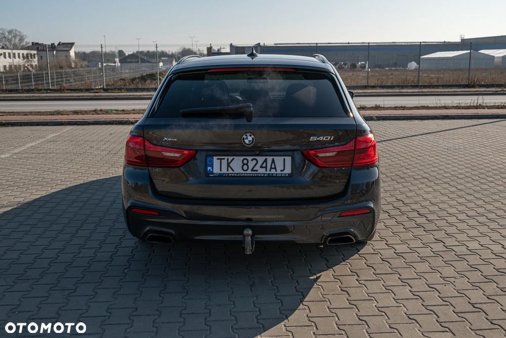 BMW Seria 5 540i xDrive - 6