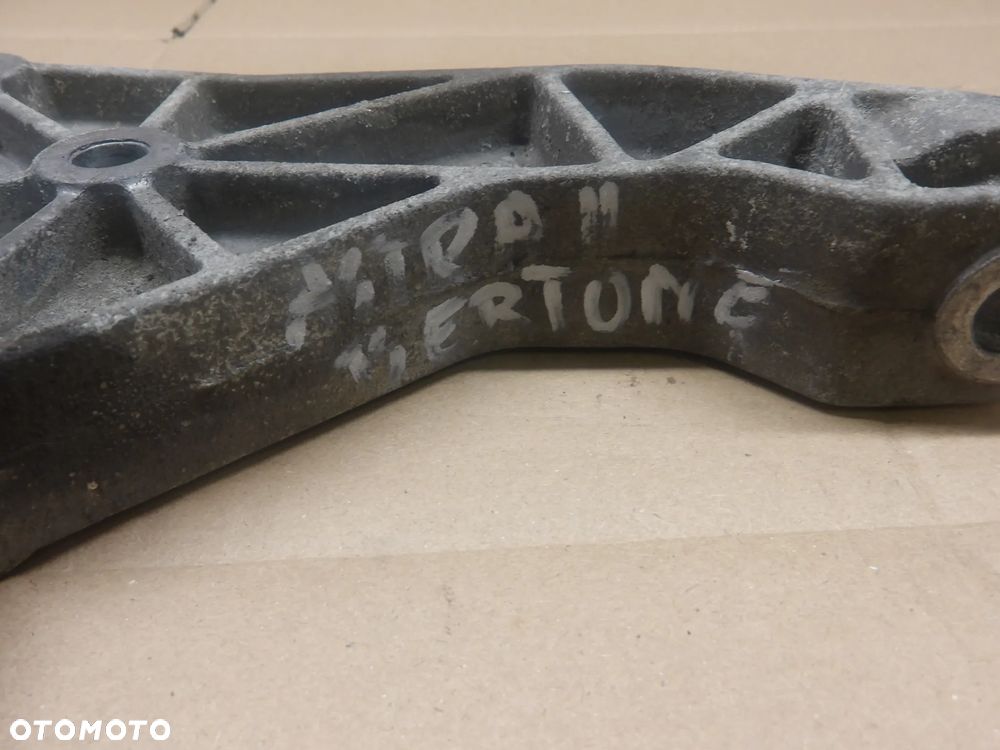 OPEL ASTRA G II BERTONE 3D 98-09 1.8B ŁAPA PODPORA SKRZYNI 90575233 - 2