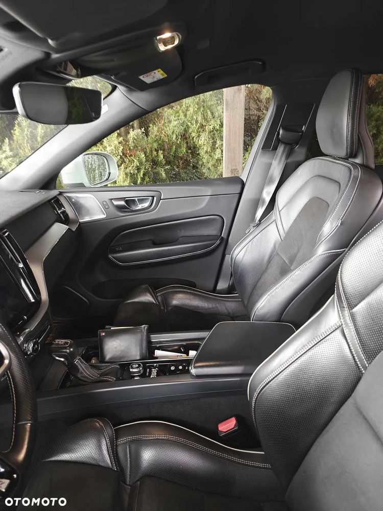 Volvo XC 60 D5 AWD R-Design - 9